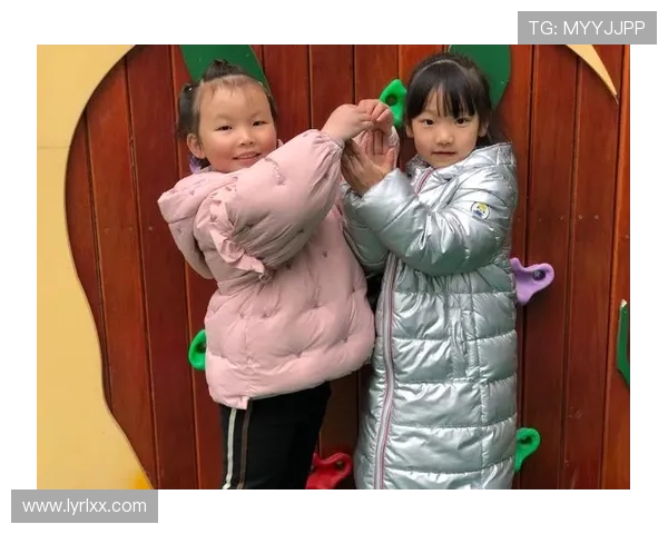 内维斯女友深情回忆初恋岁月讲述爱与成长的真实故事